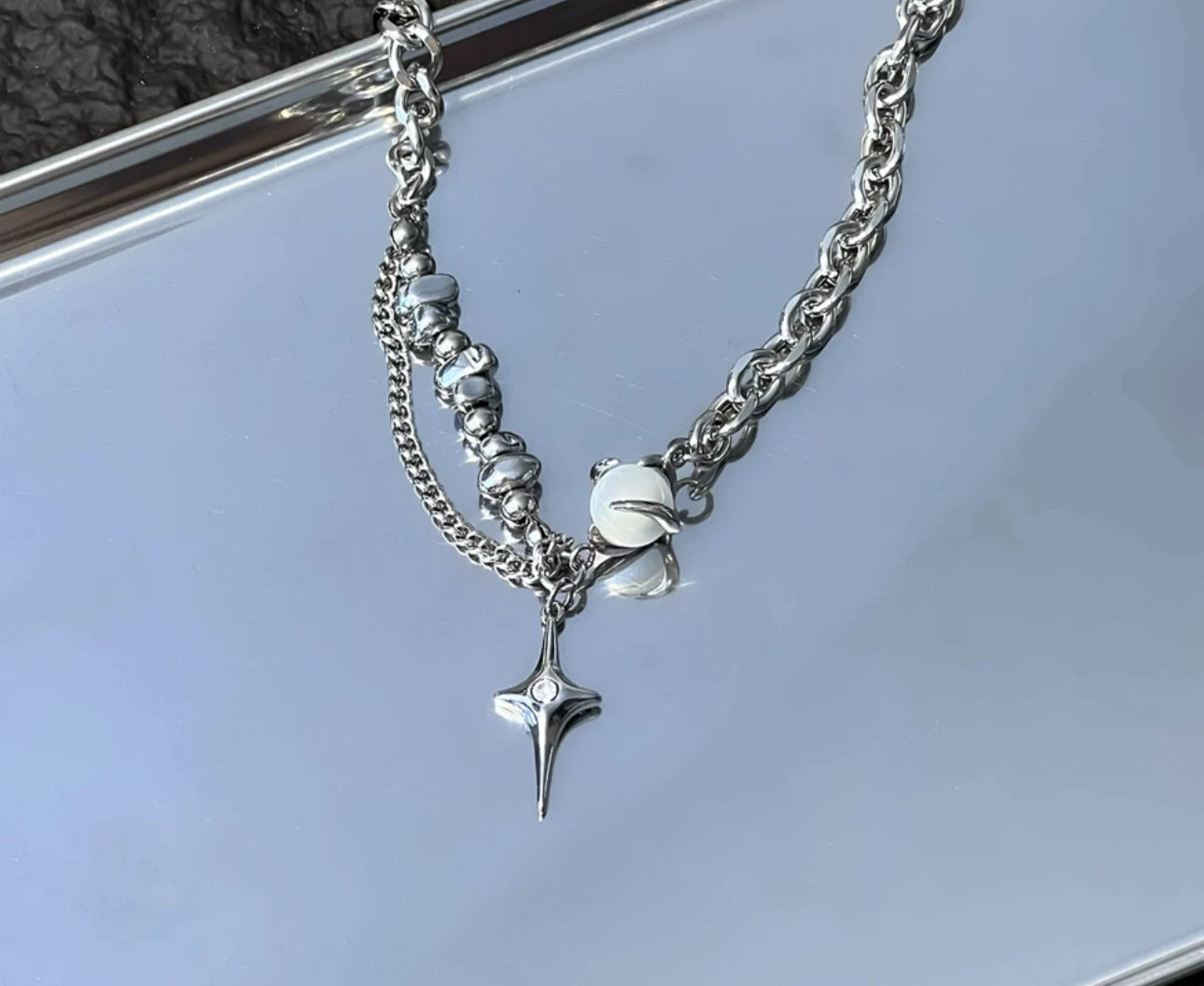 「NEW!」Cat's eye Crossover necklace