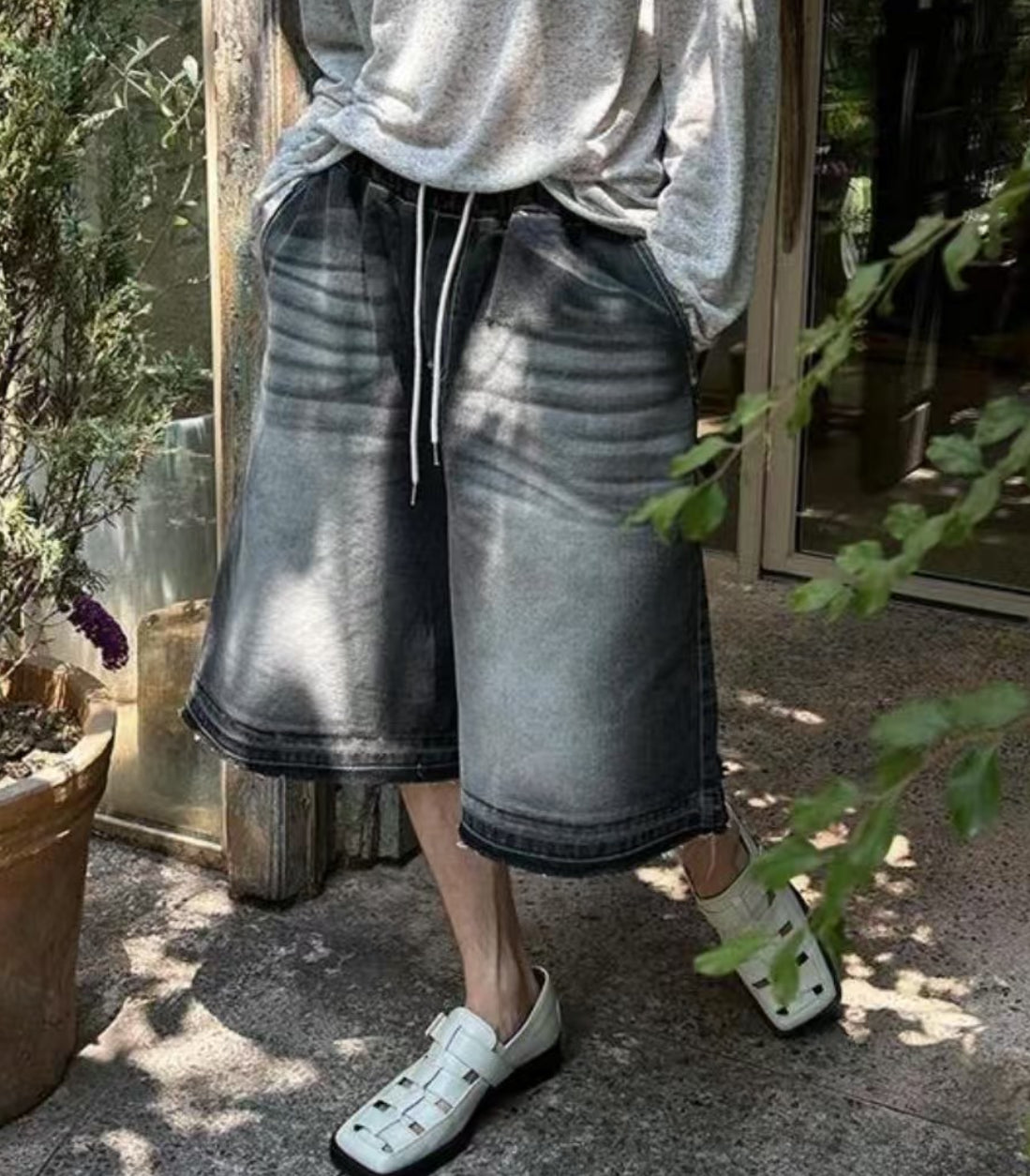 明線橡筋腰水洗磨白牛仔褲