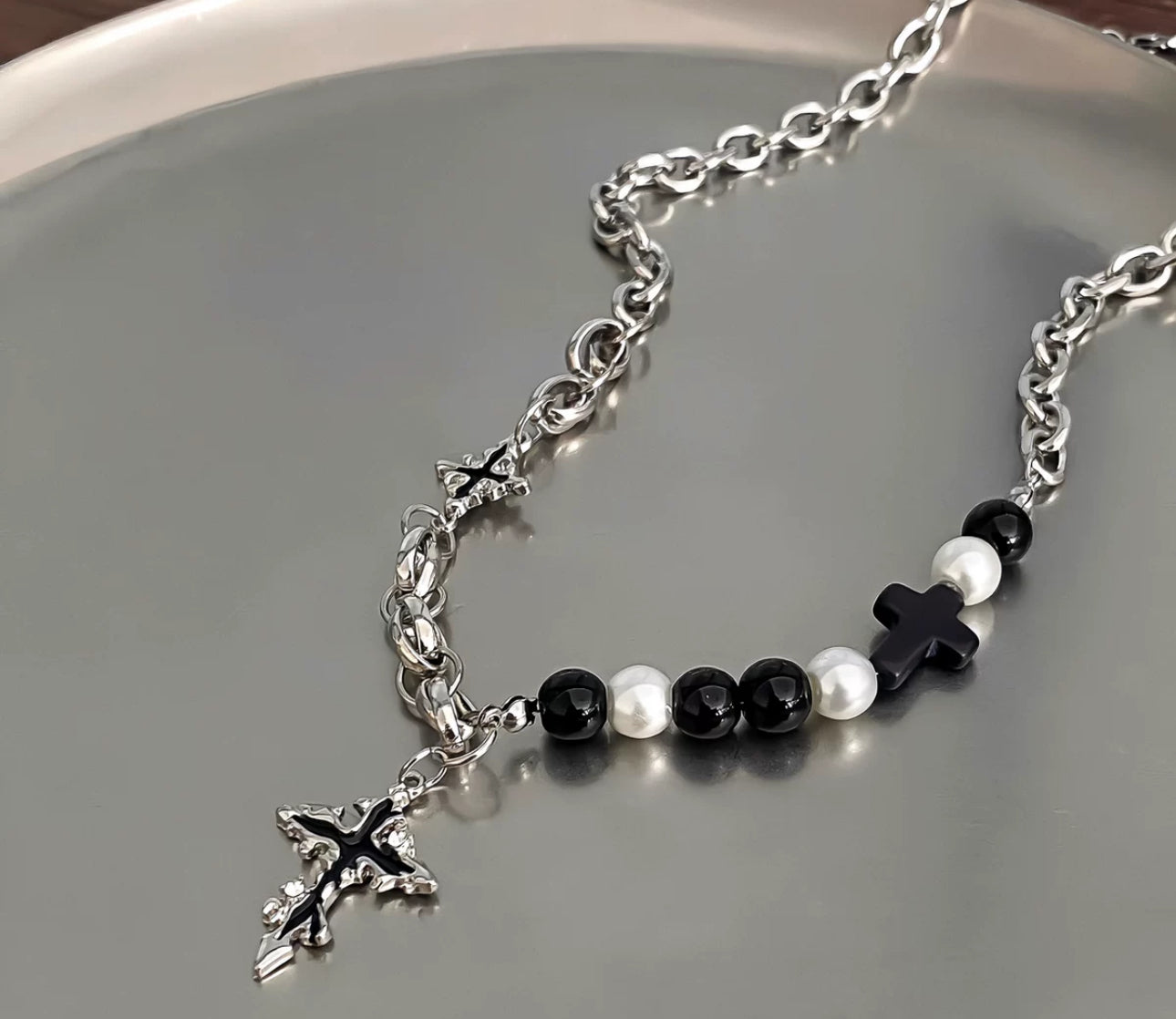 「NEW!」Pearl and Crossover Necklace