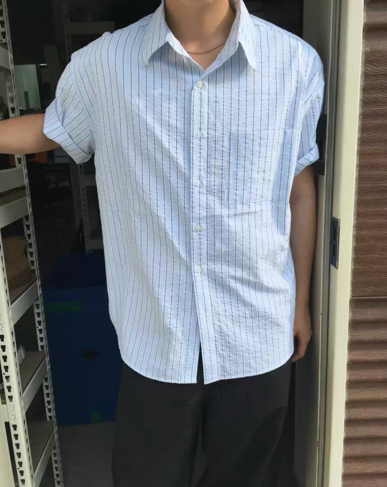 輕薄質地! 冰藍清爽細條紋襯衫