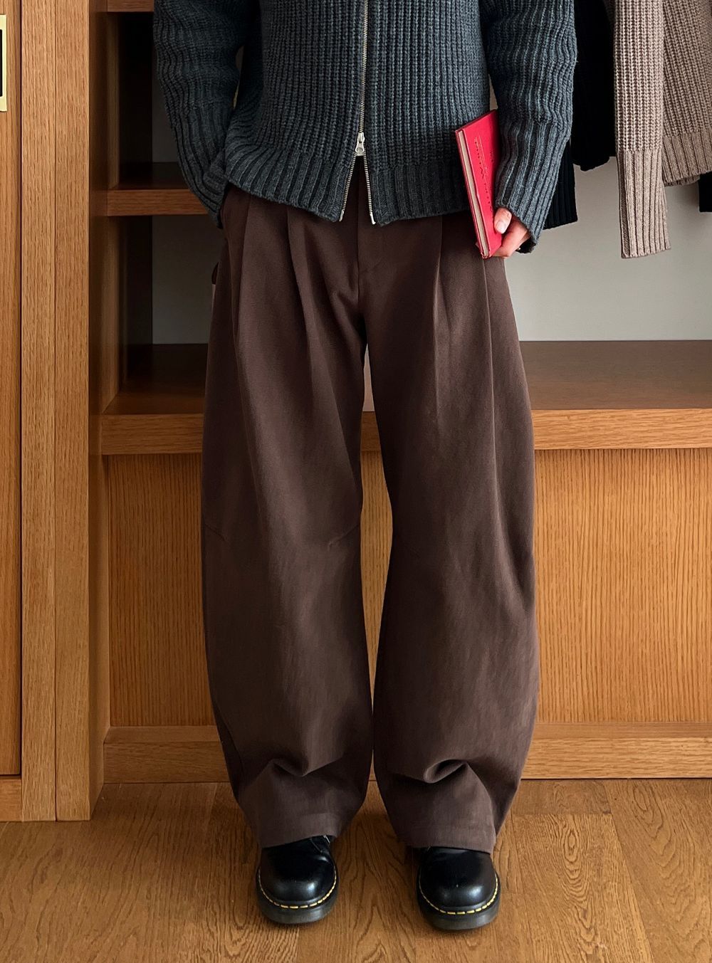 無負擔剪裁加分！韓系弧形雙褶休閒褲｜4色入