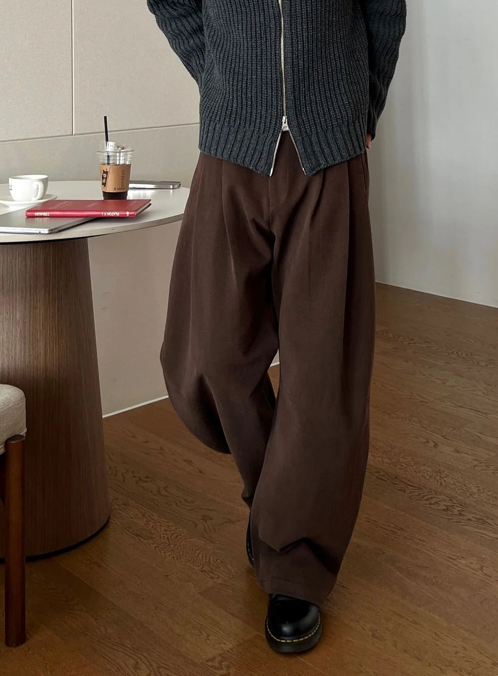 無負擔剪裁加分！韓系弧形雙褶休閒褲｜4色入