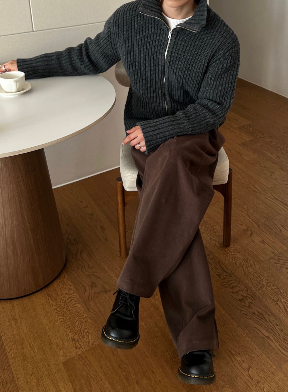 無負擔剪裁加分！韓系弧形雙褶休閒褲｜4色入