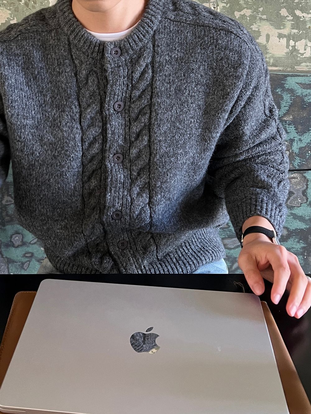 衣櫃必備跨季單品🌟絨毛感麻花開胸針織衫｜6色入