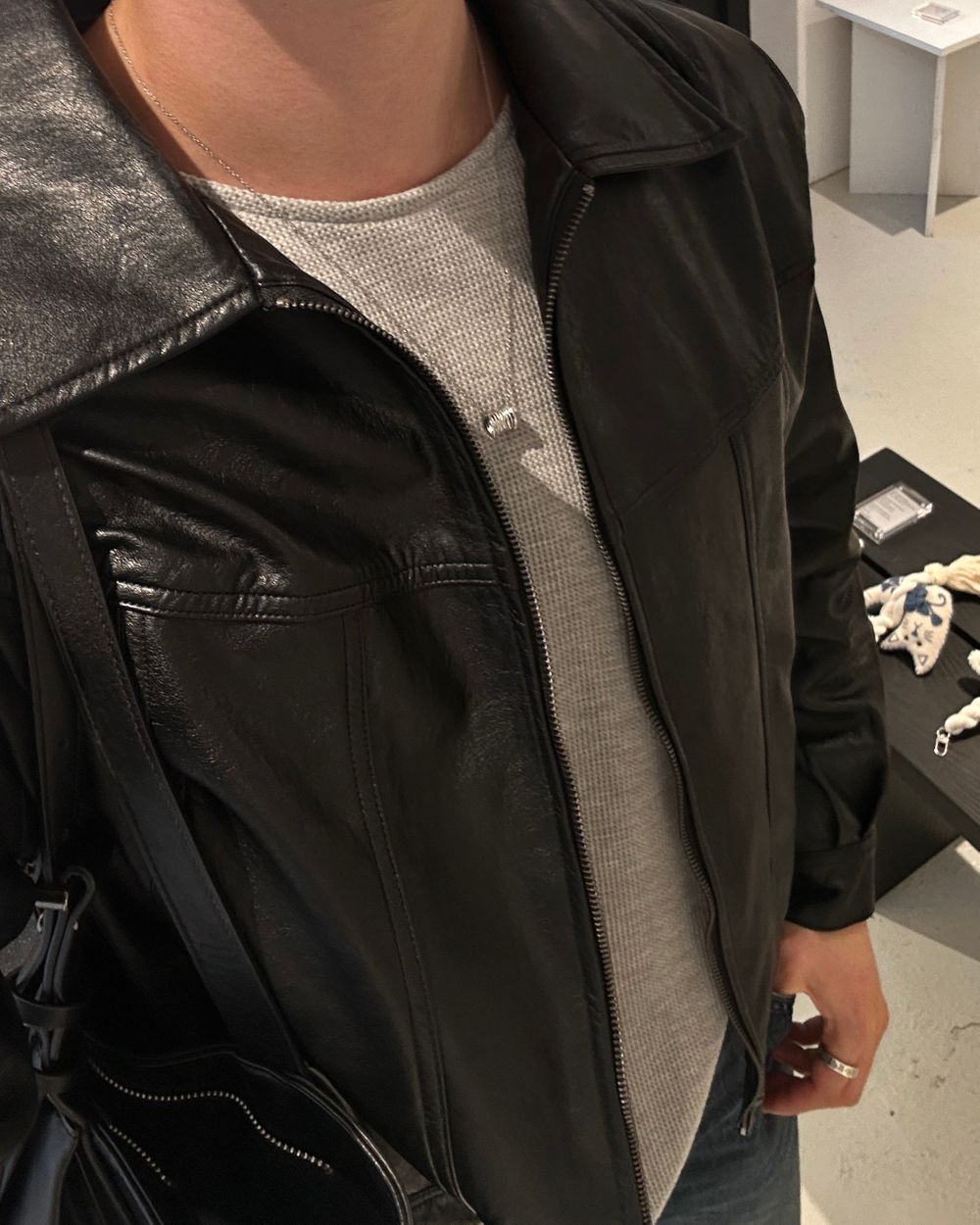 低調光澤感！植物性純素寬鬆短皮褸｜2色入