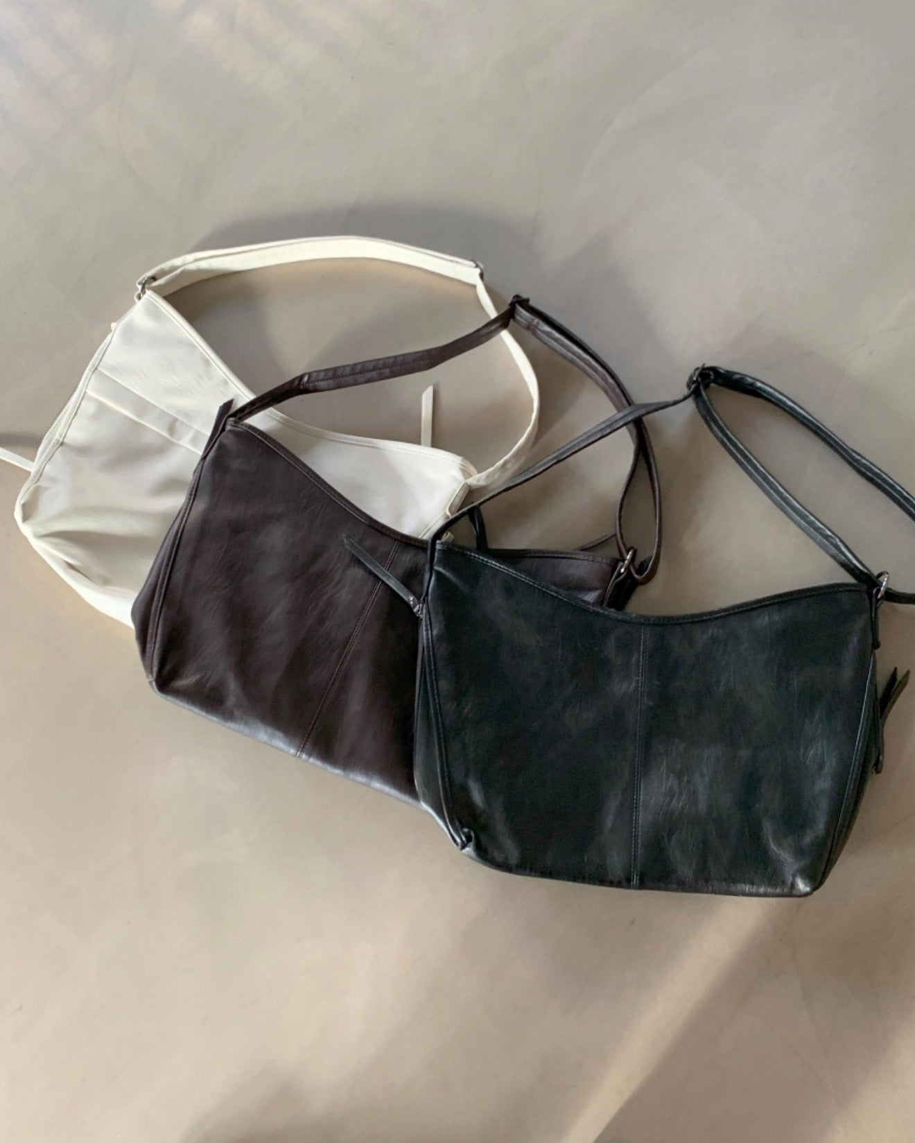 PREMIUM👑韓製裂紋理軟皮革斜孭袋｜3色入