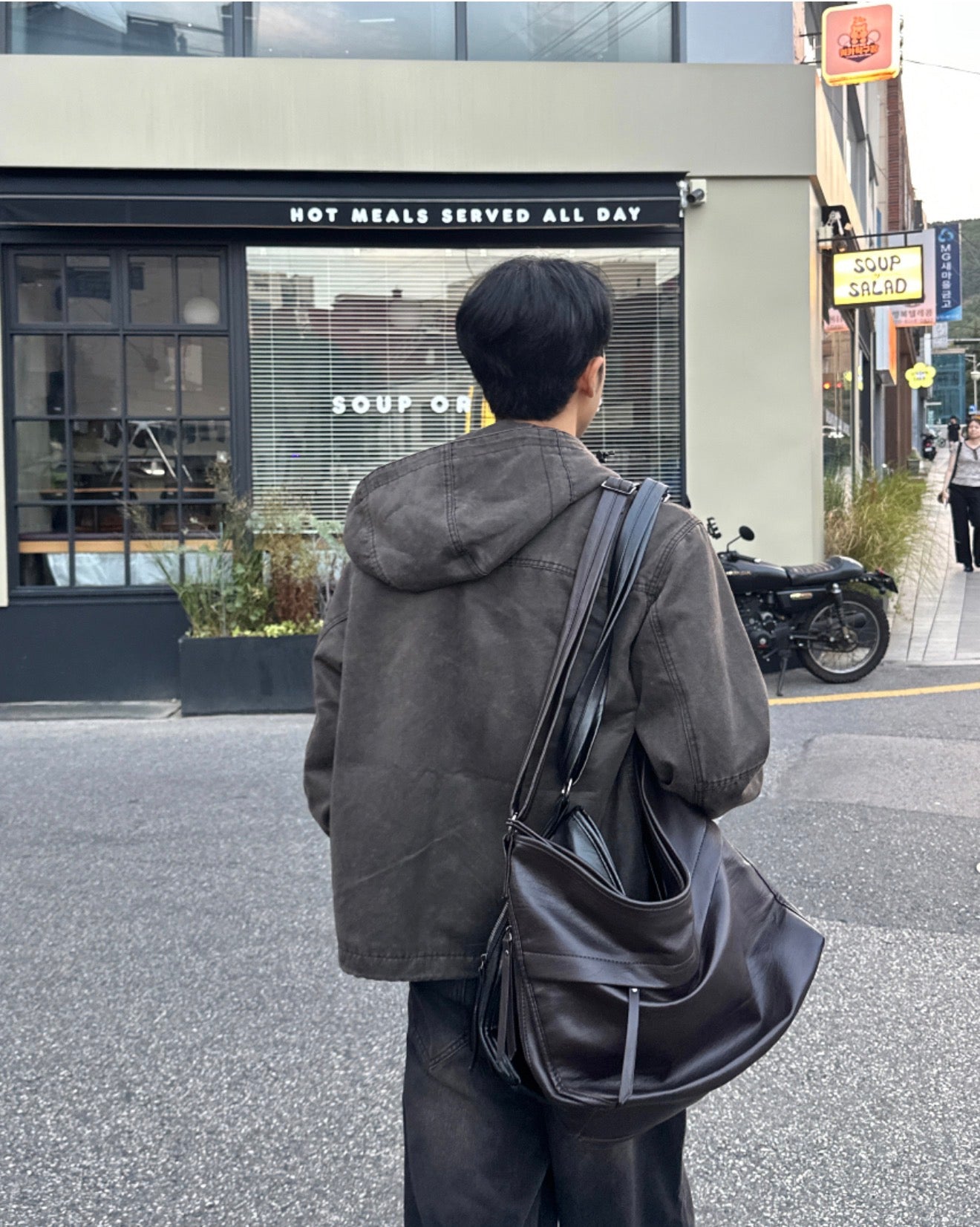 PREMIUM👑韓製裂紋理軟皮革斜孭袋｜3色入