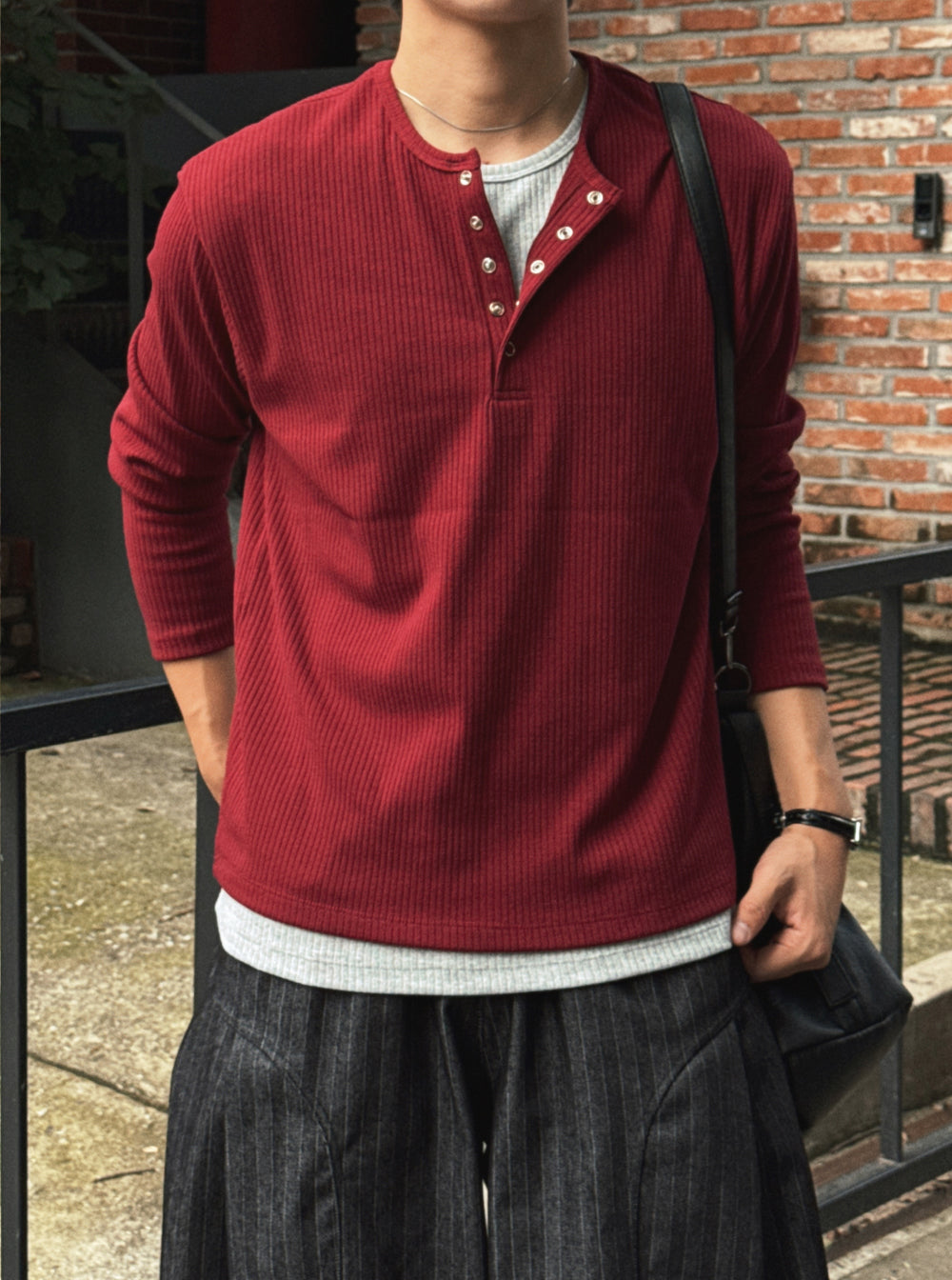 紳士風單品！假兩件細坑紋亨利領Tee｜4色入