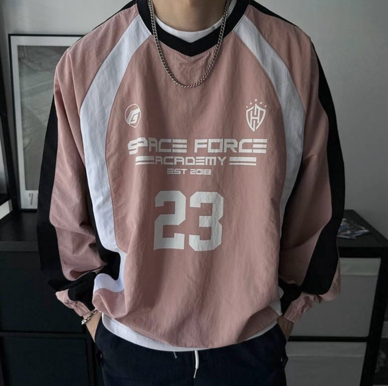 入秋必備！Space Force 尼龍拼布印花衛衣