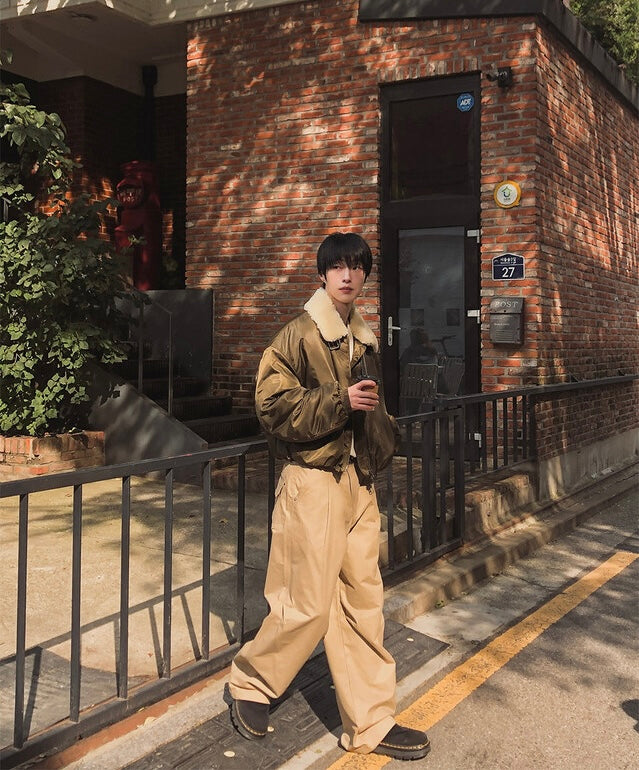 款式超靚！毛絨粒翻領短版拉鏈外套｜2色入