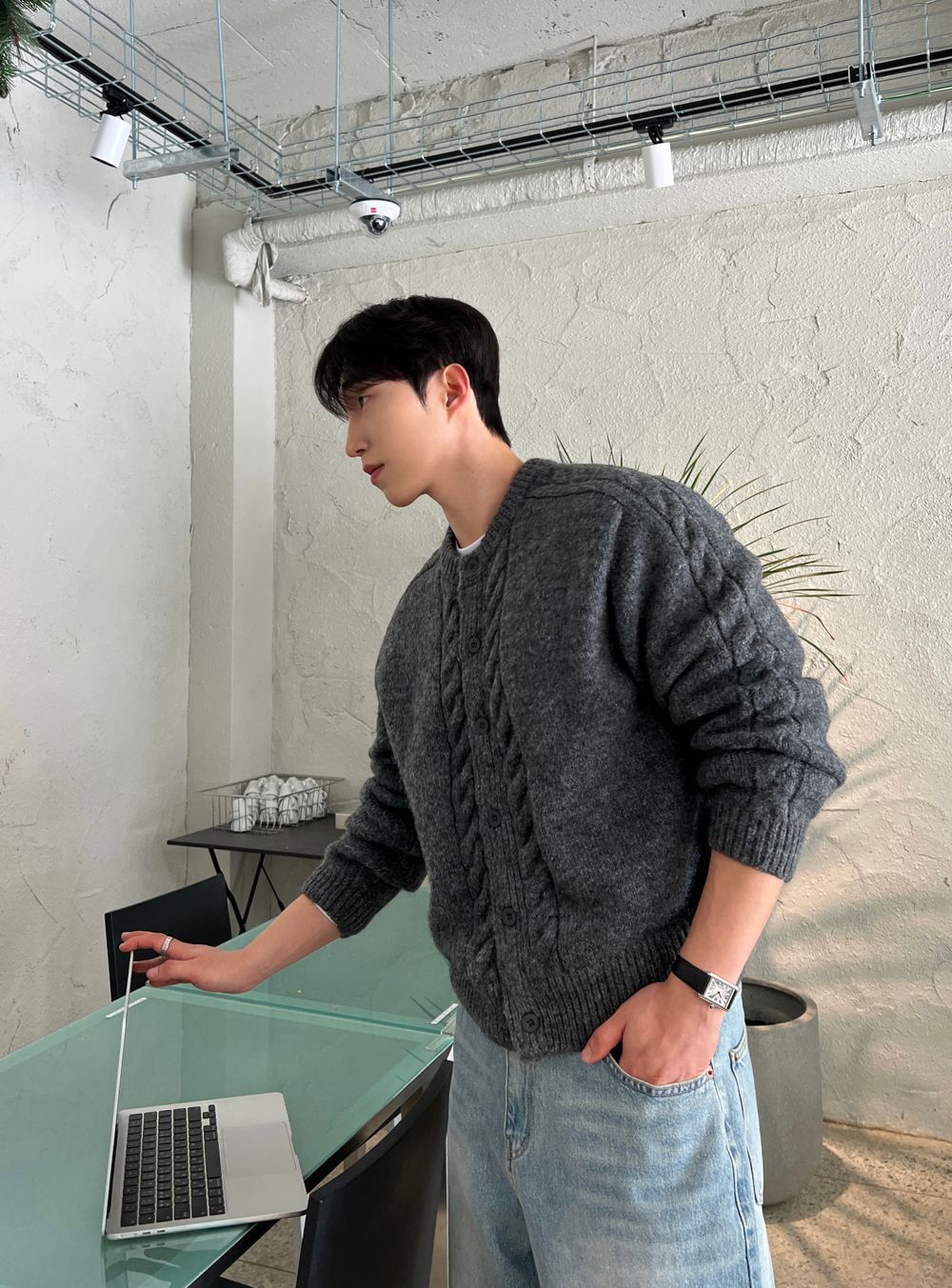 衣櫃必備跨季單品🌟絨毛感麻花開胸針織衫｜6色入