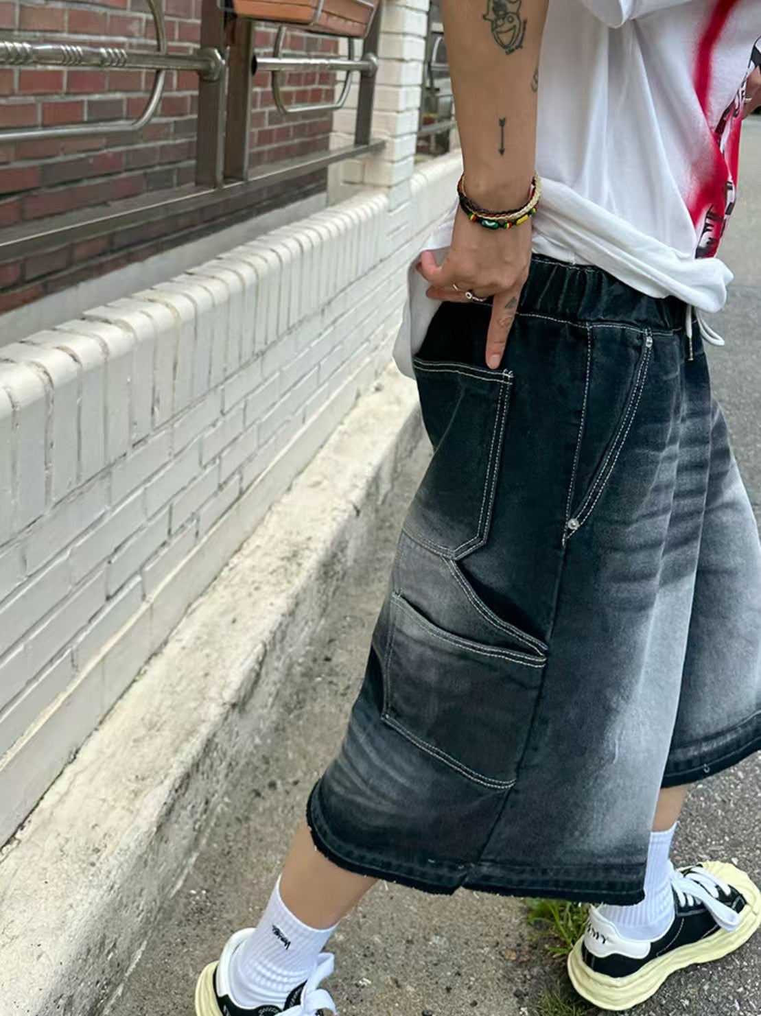 明線橡筋腰水洗磨白牛仔褲
