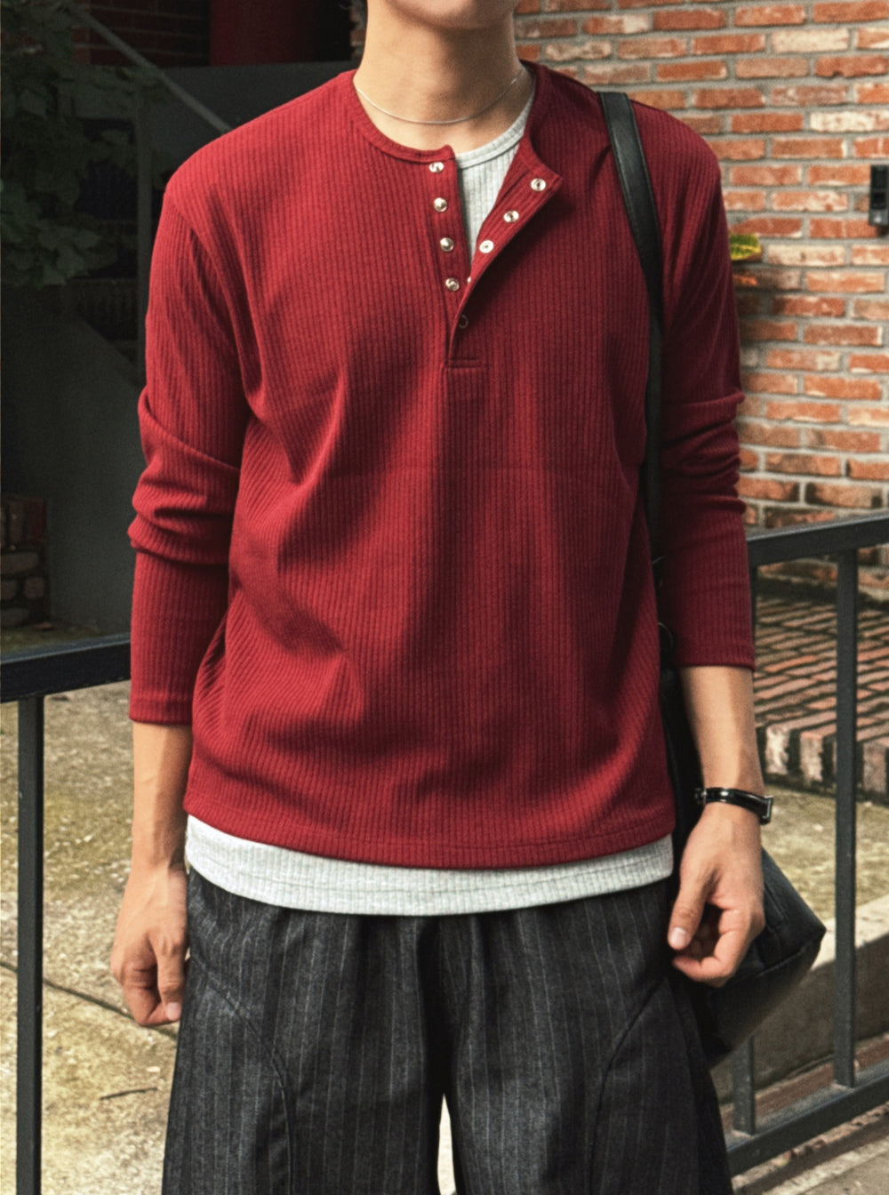 紳士風單品！假兩件細坑紋亨利領Tee｜4色入