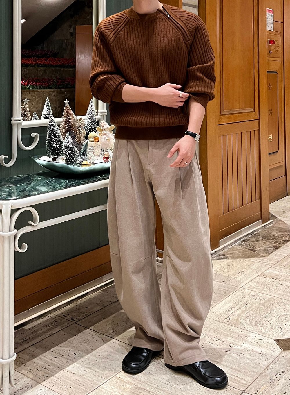 無負擔剪裁加分！韓系弧形雙褶休閒褲｜4色入