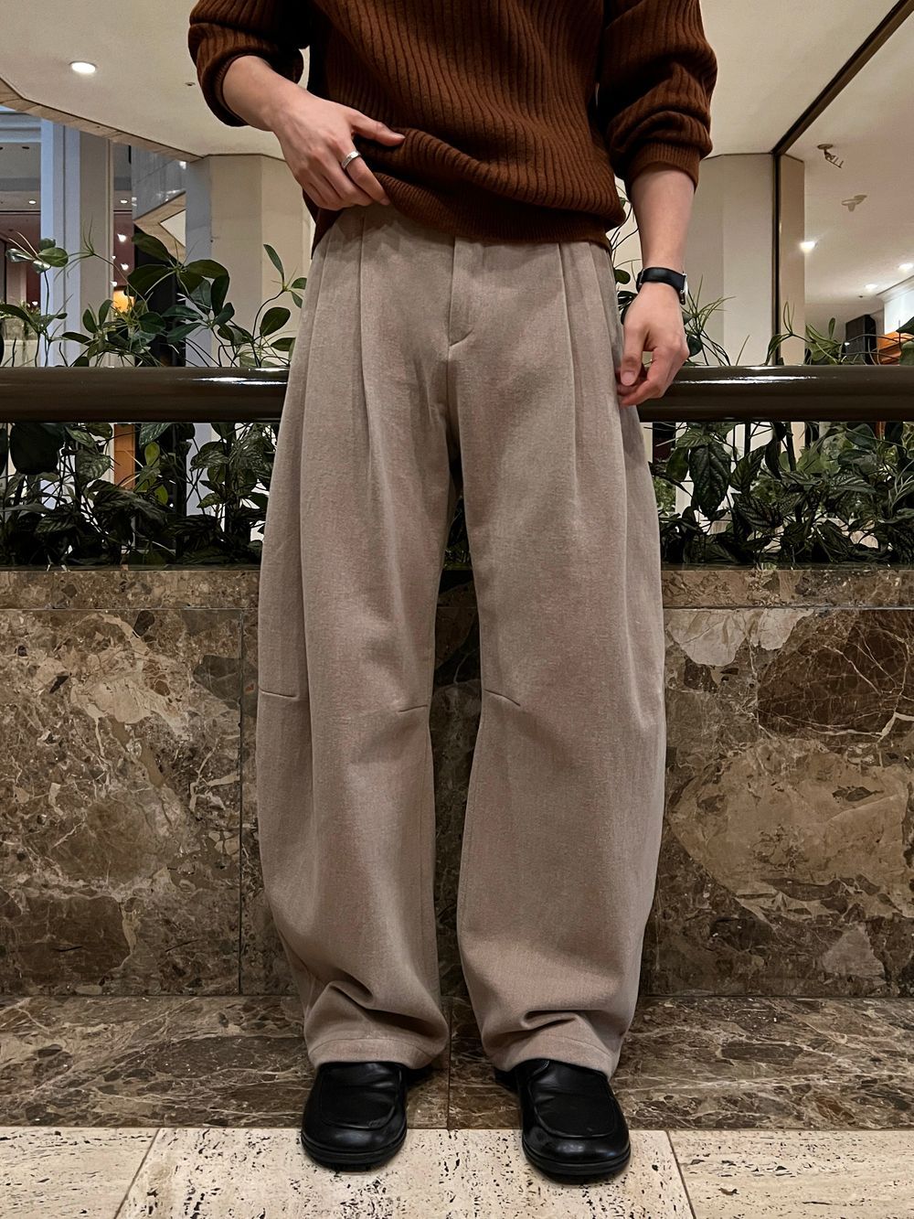 無負擔剪裁加分！韓系弧形雙褶休閒褲｜4色入