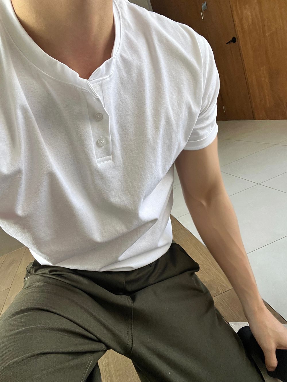 顯身材💪🏻亨利領半修身純色短袖｜10色入