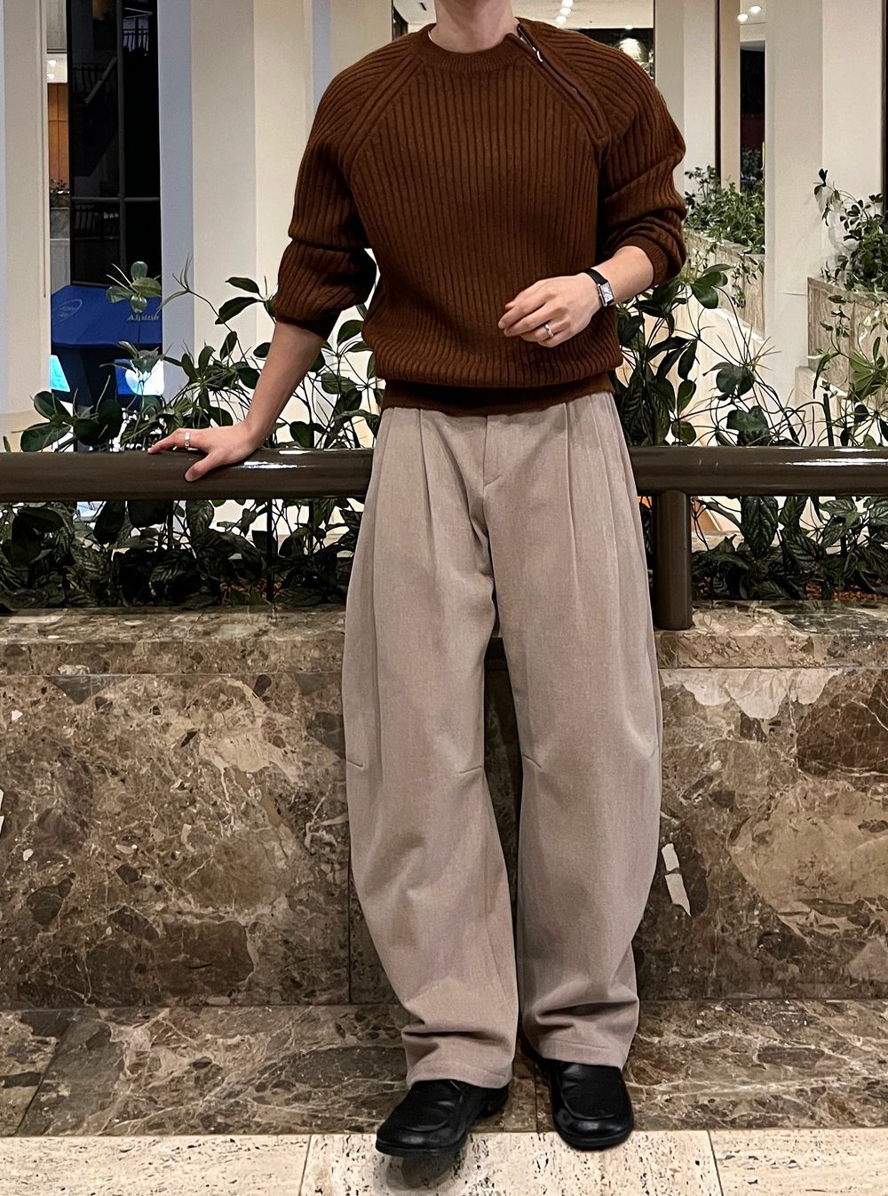 無負擔剪裁加分！韓系弧形雙褶休閒褲｜4色入