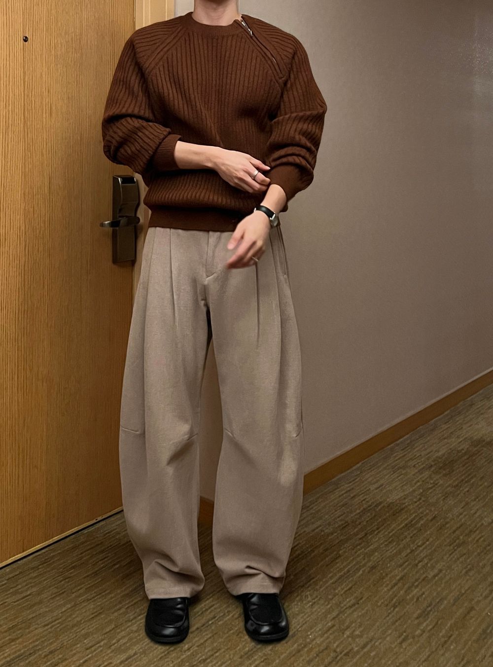 無負擔剪裁加分！韓系弧形雙褶休閒褲｜4色入