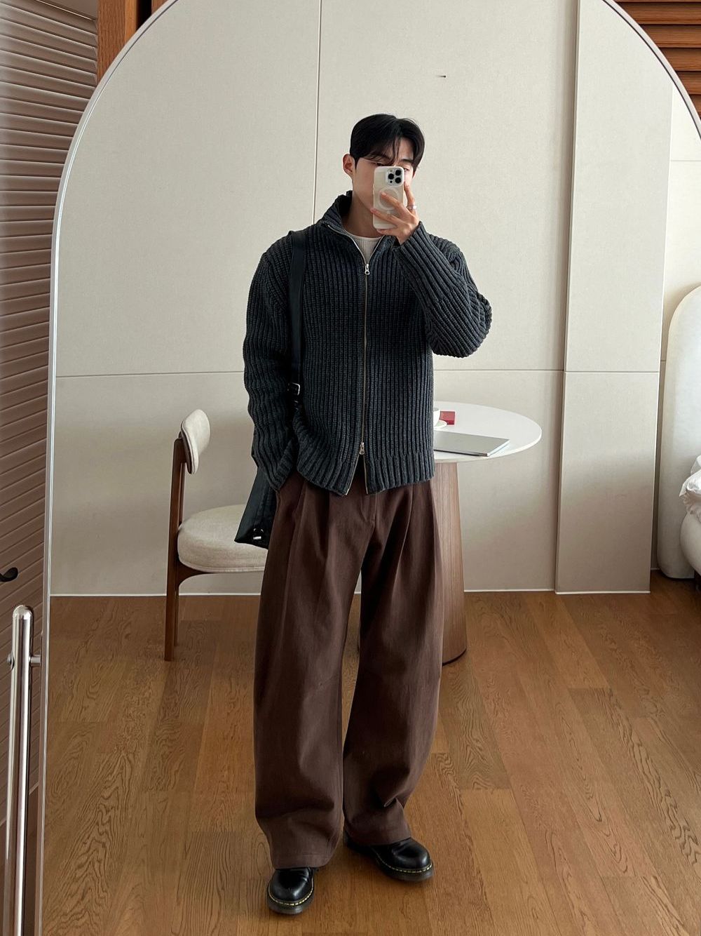 無負擔剪裁加分！韓系弧形雙褶休閒褲｜4色入