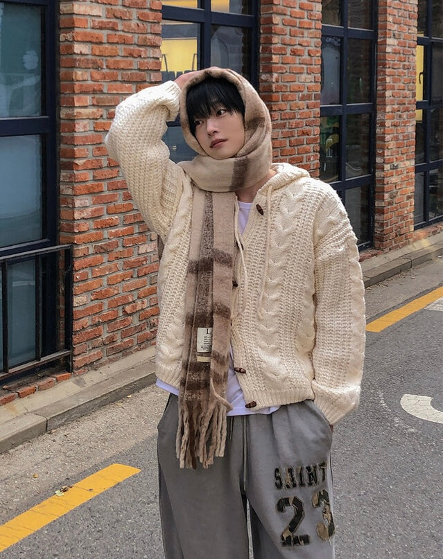 冬日感MAX！牛角扣麻花開胸針織外套｜3色入