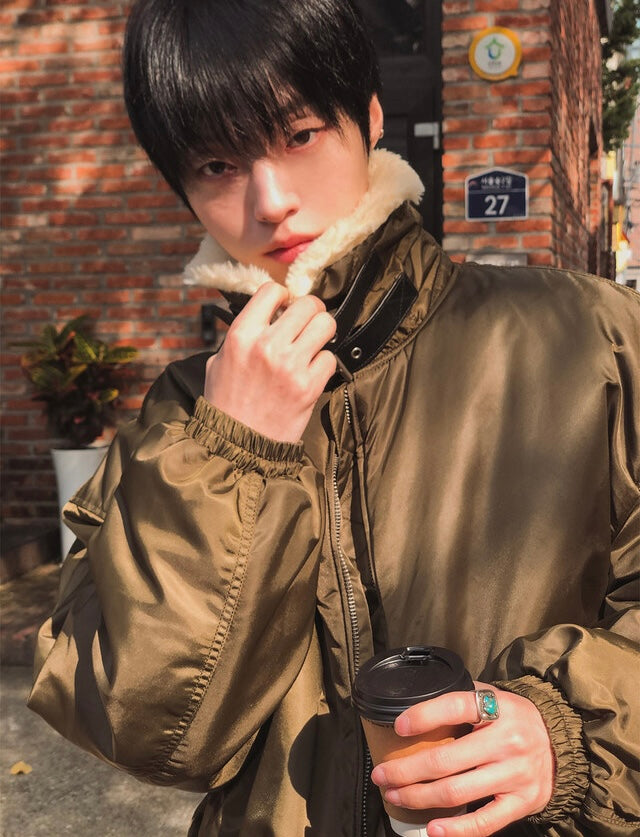 款式超靚！毛絨粒翻領短版拉鏈外套｜2色入