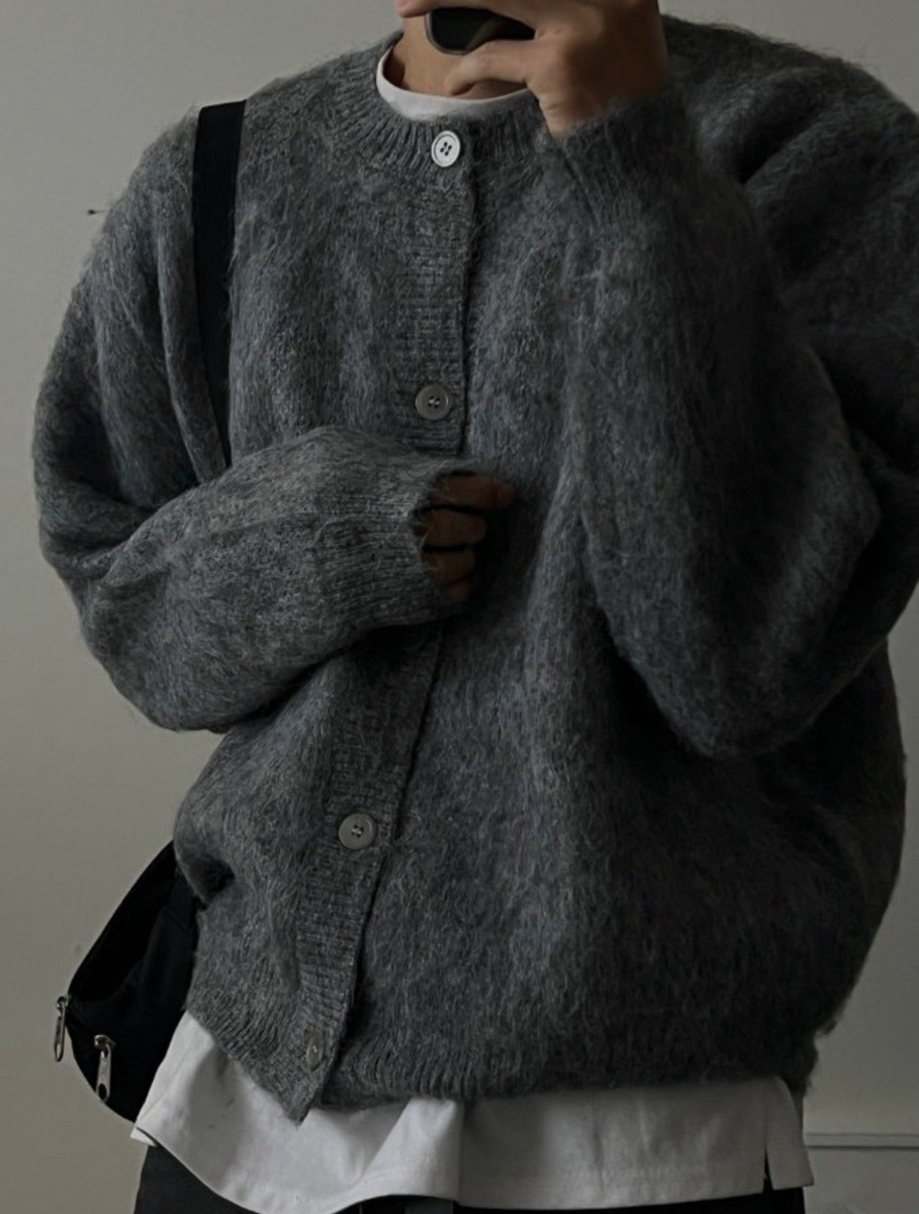 [含11%羊毛]柔軟半剪裁馬海毛純色針織衫