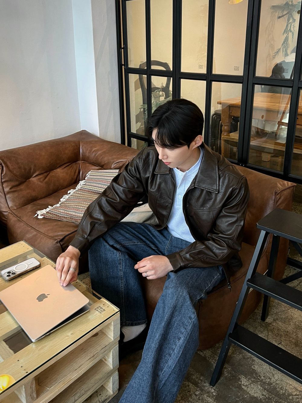 低調光澤感！植物性純素寬鬆短皮褸｜2色入