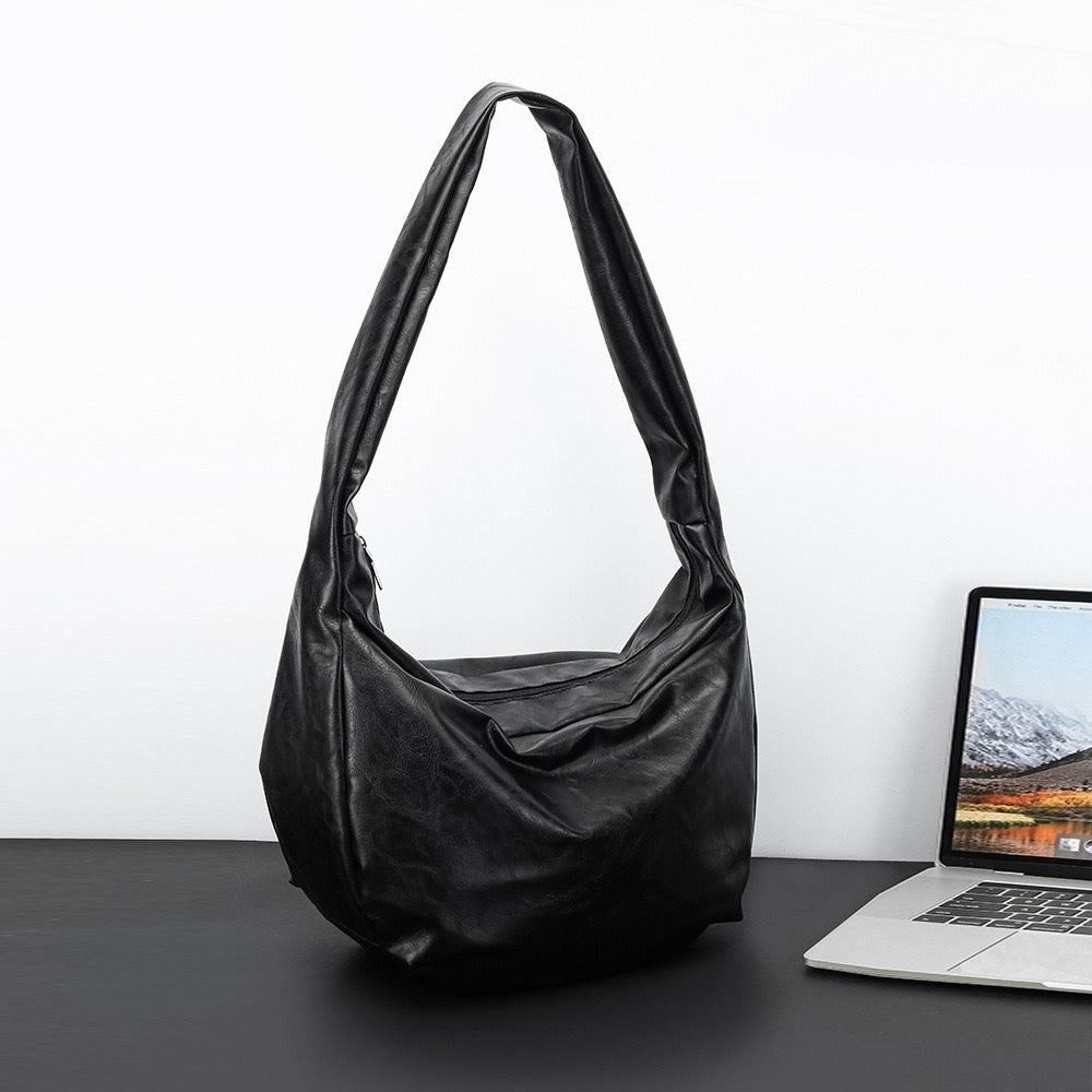 [新款] 韓系裂紋理軟皮革斜孭袋