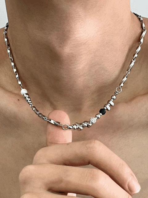 鈦鋼材質！拼接莫斯比烏鎖骨頸鏈｜1色入